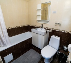 32 - Четырехместный мансардный номер с прямым видом на море в Азов Инн