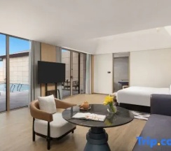 Люкс с 2 комнатами с видом на море в voco Sanya Dadonghai By IHG