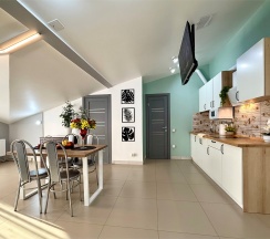 Апартаменты №12 "Семейные" на мансардном этаже в Саквояж