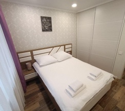 3-комнатные апартаменты улучшенные ул. Возрождения, д. 86а, кв. 445 в Две Подушки на улице Возрождения 86А