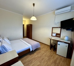 Стандартный двухместный номер с 1 кроватью или 2 отдельными кроватями в Эдельвейс