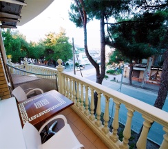 Семейный двухкомнатный с балконом в Ясон