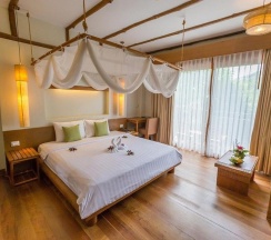 Двухместный номер Deluxe с видом на бассейн двуспальная кровать в Отель Metadee Concept Hotel