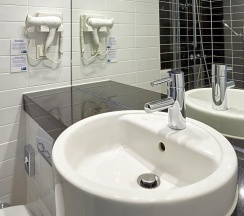 Двухместный номер Standard двуспальная кровать в Premier Inn Frankfurt City Centre