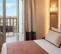 Двухместный номер Superior (двуспальная кровать) в Senator Gran Vía 70 Spa Hotel