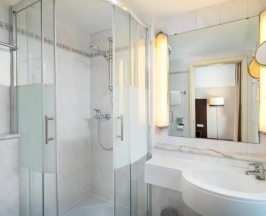 Двухместный номер Comfort 2 отдельные кровати в Leonardo Hotel Berlin KU'DAMM