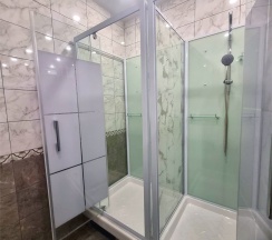 Кровать в 6-ти местном общем номере для мужчин в Wow!