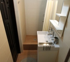 201 - Трехместный номер с балконом и прямым видом на море в Азов Инн