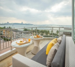 Двухместный люкс c 1 комнатой с видом на океан двуспальная кровать в Pattaya Sea View Hotel