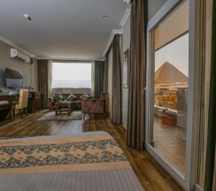 Panoramic Pyramids View люкс Luxury с балконом в Mamlouk Pyramids Hotel