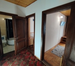 Комната в блоке (2 ОДНОСПАЛЬНЫЕ КРОВАТИ) в Nakra