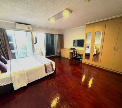 Номер Deluxe с балконом в The Step Sathon