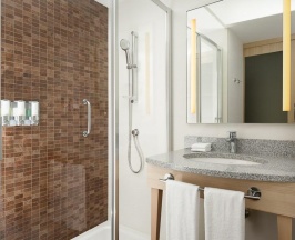 Номер стандарт с 1 двуспальной кроватью в Hampton by hilton Krasnodar