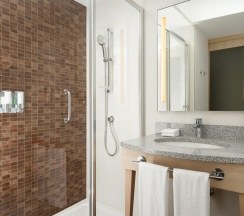 Номер стандарт с 1 двуспальной кроватью в Hampton by hilton Krasnodar