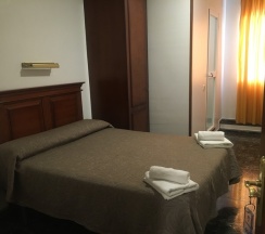 Двухместный номер Standard двуспальная кровать в Hostal Conchita Legazpi