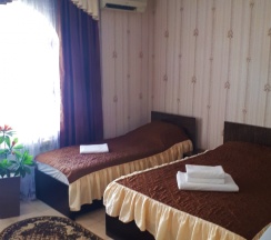 Трехместный номер с балконом в Десятка
