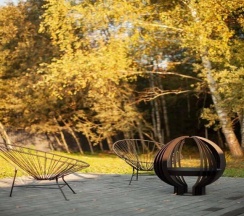 Большой дом Форест с чаном в окружении леса в Timeless