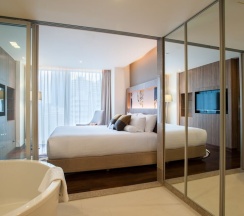 Двухместный семейный люкс двуспальная кровать в Novotel Bangkok Sukhumvit 20