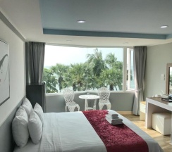 Люкс с видом на море в The Beach Front Resort Pattaya  - SHA Plus