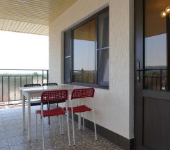 Четырёхместный номер Standard с балконом в Гагра