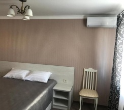 Номер стандарт с 1 односпальной и 1 двуспальной кроватью в Крымск