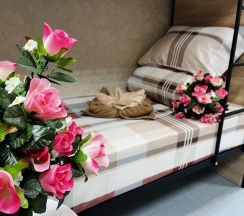 Кровать в женском номере c 5 двухъярусными кроватями (удобства на этаже) в Темпер прайд