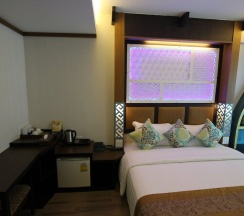 Полулюкс в Phi Phi Nice Beach Hotel Hip