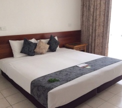 Апартаменты c 1 комнатой с балконом в The Melanesian Port Vila Hotel