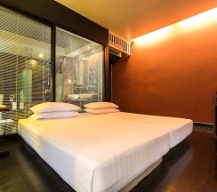 Семейный люкс с балконом в LoogChoob Homestay