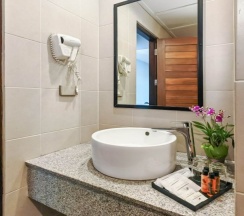 Номер Superior с балконом и с видом на бассейн в Savotel