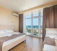 Стандартный трёхместный номер с видом на море на высоком этаже в Del Mar Inn