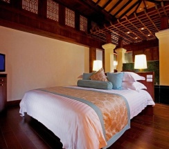 Двухместная вилла c 1 комнатой с балконом двуспальная кровать в Отель Centara Grand Beach Resort Phuket