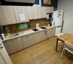 Кровать в 6-местном общем женском номере в День&Ночь