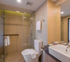 Двухместный номер Grand Deluxe с балконом (2 отдельные кровати) в Patong Bay Residence
