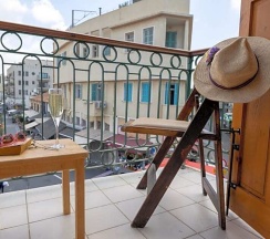 Люкс с балконом в Old Jaffa Hostel