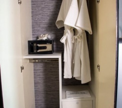 Двухместный номер Deluxe с балконом двуспальная кровать в Chor Cher - The Luxury Green Hotel