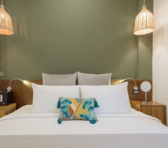 Номер Deluxe в YOLO Bangkok Boutique Hotel