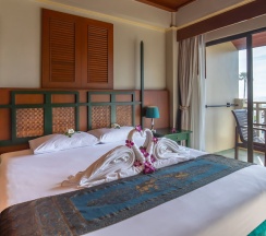 Двухместный полулюкс с балконом двуспальная кровать в Karon Princess Hotel