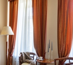 Улучшенный двухместный номер в Голден отель