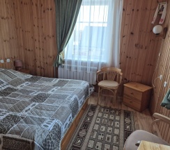 Комната стандарт с 1 двуспальной кроватью (с видом на озеро) в Кижская Благодать