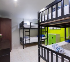 Четырёхместный номер Economy в Cool Sea House