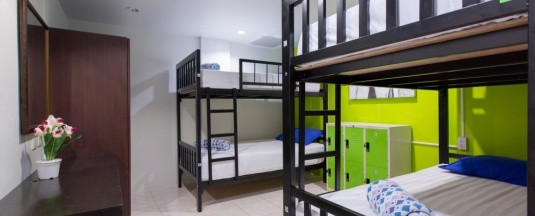 Кровать в общем номере в Cool Sea House