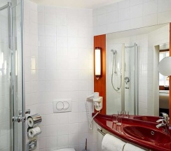Четырёхместный семейный номер Standard в Leonardo Hotel Salzburg City Center