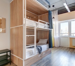 Кровать в 8-ми местном женском номере в Roomy Hostel