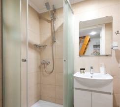 трехместный номер стандарт в Iq hotel