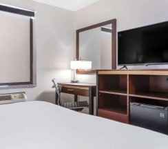 Двухместный номер Standard двуспальная кровать в Avion Inn Near LGA Airport, Ascend Hotel Collection