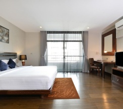 Люкс Deluxe с балконом в Grand Asoke Suites Boutique Residence