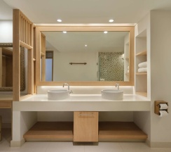 Двухместный люкс рядом с пляжем двуспальная кровать в Garrya Tongsai Bay Samui