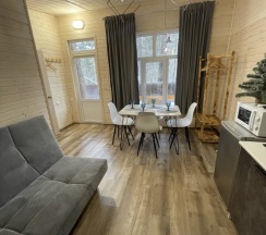 Коттедж с красивым видом из окна в Baza les