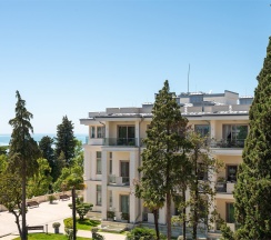 Люкс с видом на море и балконом в Grand Royal Residences